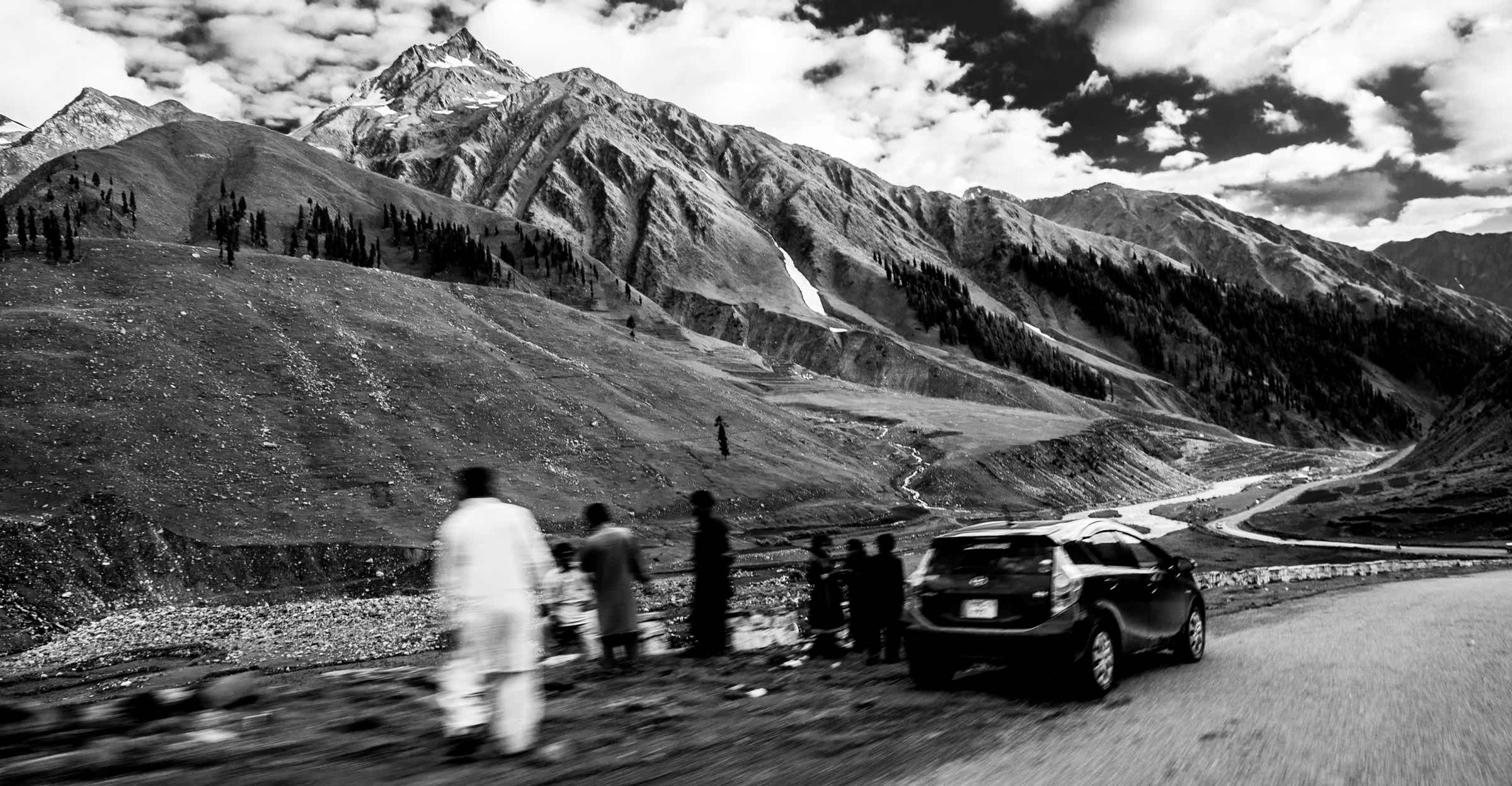 Abbildung: Schwarz-Weiss-Foto "Kaghan Valley", Blogbeitrag "Karge Schönheit – der Norden Pakistans" – Blog: Fotografische Exkursionen