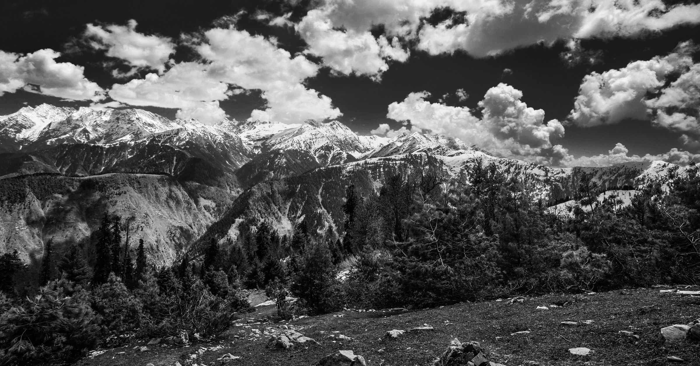 Abbildung: Schwarz-Weiss-Foto "Siri Paye, Shogran, Kaghan Valley", Blogbeitrag "Karge Schönheit – der Norden Pakistans" – Blog: Fotografische Exkursionen