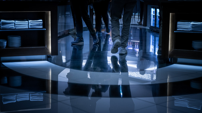 Abbildung: Foto Beine gespiegelt – Blog Managing Change, Podcast "Wie Angst Teams und Organisationen hemmt"– Face To Face Solutions