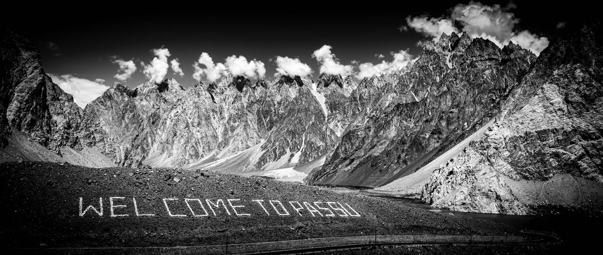 Abbildung: Schwarz-Weiss-Foto "Passu, Gojal, Northern Hunza", Blogbeitrag "Karge Schönheit – der Norden Pakistans" – Blog: Fotografische Exkursionen