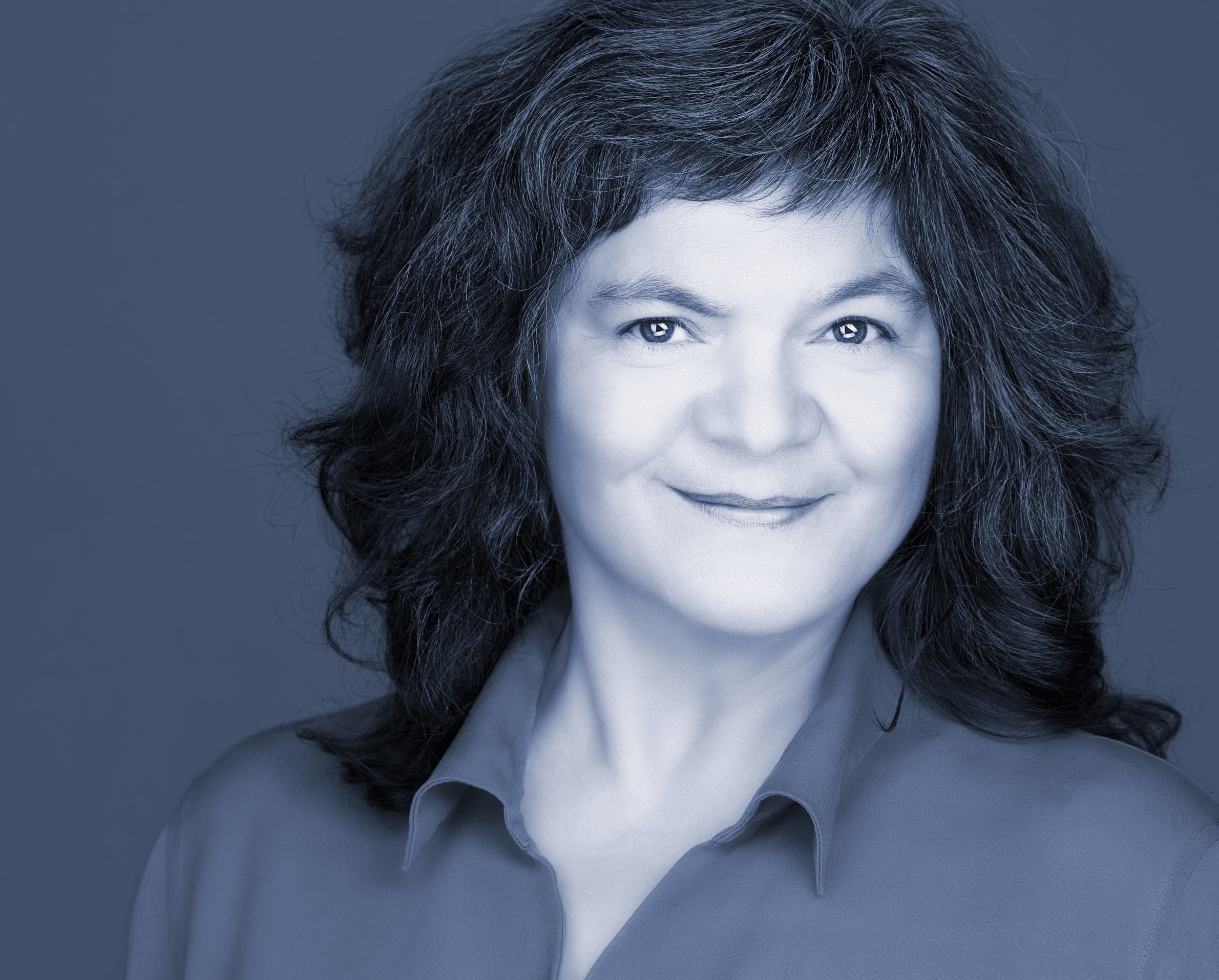 Abbildung: Portraitfoto s/w Dr. Fouzieh Melanie Alamir – Face To Face Solutions